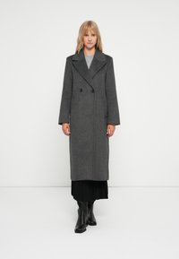 Шерстяное пальто