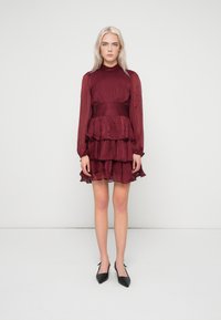 Коктейльное платье