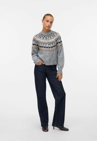 Жаккардовая вязаная кофта