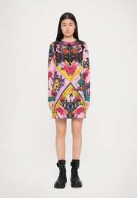 Короткое платье