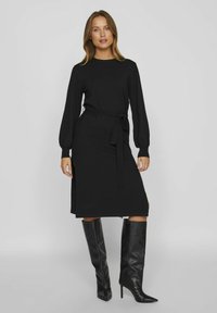 Вязаное платье