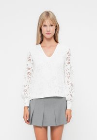 Кружевная блузка