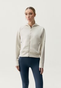 Спортивная толстовка