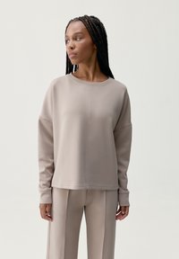 Спортивная толстовка