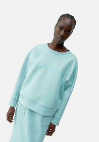 Спортивная толстовка