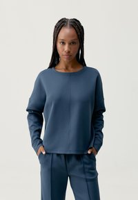 Спортивная толстовка