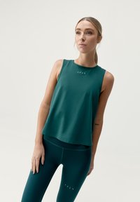 Спортивный топ Спортивный топ