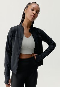 Спортивная куртка