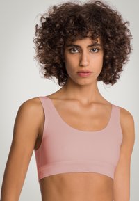 Бюстгальтер без косточек