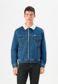 Джинсовая куртка