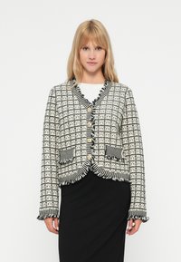 Жаккардовая вязаная кофта