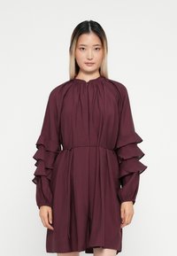 Короткое платье