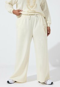 Спортивные штаны