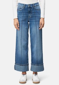 Свободные джинсы