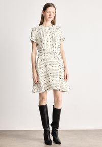 Короткое платье Короткое платье