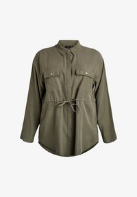 Куртка с накладнымит карманами