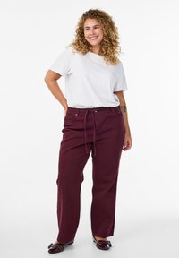 Клешеные джинсы