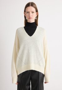 Длинный пуловер