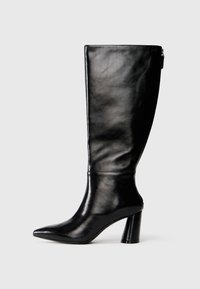 Высокие сапоги Высокие сапоги