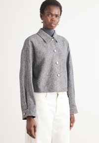 Короткая куртка