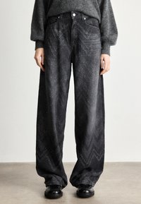 Свободные джинсы