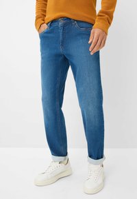 Прямые джинсы