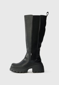 Высокие сапоги