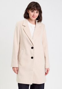 Короткое пальто