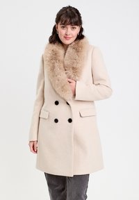 Шерстяное пальто