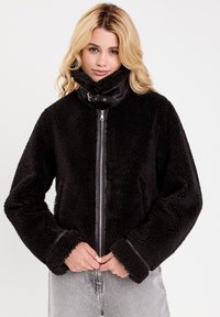 Зимняя куртка