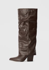 Высокие сапоги