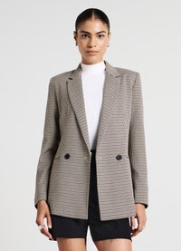 Короткое пальто