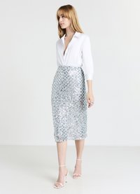 Атласная блузка