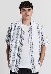 Рубашка с коротким рукавом Рубашка с коротким рукавом