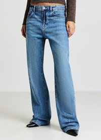 Прямые джинсы