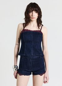 Топ на бретельках