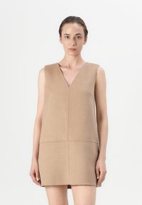 Платье футляр