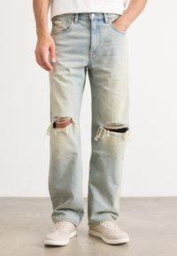 Прямые джинсы