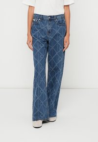 Свободные джинсы