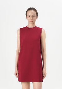 Короткое платье