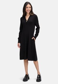 Вязаное платье