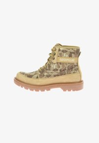 Ботинки на шнуровке