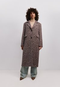 Шерстяное пальто Шерстяное пальто