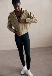 Спортивная куртка