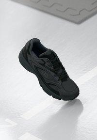 Тренировочные кроссовки Тренировочные кроссовки