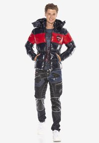 Узкие джинсы