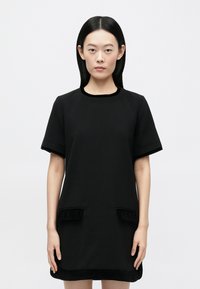 Короткое платье Короткое платье