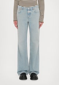 Джинсы бойфренда