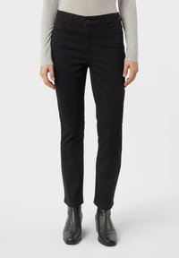 Короткие джинсы