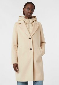 Короткое пальто Короткое пальто